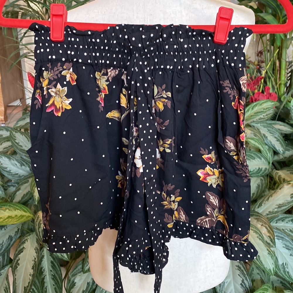 New (w/o tags) Angie Black/polkadot & Floral Print Shorts